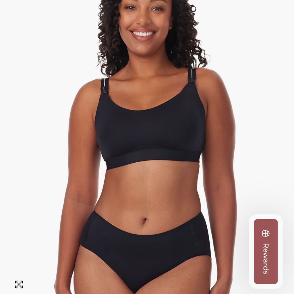 Seamless Black Sports Bra